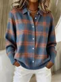 Detailansicht der Damen-Strickjacke mit Karomuster in Blau und Orange und Revers - S / Oberteile / Orange