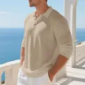 Λεπτομερής προβολή ενός ανδρικού λινό πόλο σε μπεζ χρώμα σε ένα ηλιόλουστο μπαλκόνι δίπλα στη θάλασσα - S / Tops / Χακί