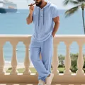 Comodo set da spiaggia in lino azzurro da uomo con felpa a maniche corte e pantaloni - Celeste