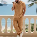 Completo casual estivo in lino da uomo con felpa con cappuccio a maniche corte e pantaloni lunghi - Colore caramello
