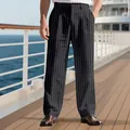 Casual linnen herenbroek met zwarte verticale strepen gedragen op het dek van een schip - S / Bottoms / Zwart