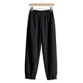 Detailansicht der schwarzen Leinen-Jogginghose für Herren mit dem elastischen Bund - S / Unterteile / Schwarz