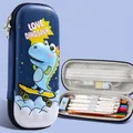 Astuccio per matite dinosauro 3D blu capiente in EVA impermeabile con scomparti - Dinosauro su Skateboard / 23x10x5cm
