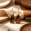 Edle Tigerauge Trapez-Ohrhänger im Vintage Maillard-Stil mit vergoldeten Haken - Trapez-Tigeraugen-Textur-Stil (A-1410)