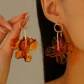 Elegante Vintage-Ohrhänger aus bernsteinfarbenem Harz in Blumenform für den Herbst - Blumenstil mit Tigeraugenmuster (4786)