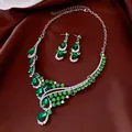 Exquisites Schmuckset mit grünem Edelstein und Halskette im Vintage-Stil für Damen - Halsketten- und Ohrring-Set / Silber mit grünem Strassstein (2-teiliges Set)