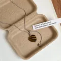 Hartvormige ketting met tijgeroog hars hanger in een bruine geschenkverpakking - Hart Streep-Zilver-Koffie