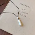 Elegante matwitte druppelvormige hars hanger ketting met zwart koord - Matte Waterdruppel-Zilver-Zwart Koord