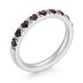 Elegante anello in acciaio al titanio argento con una fila di zirconi rosso scuro - Taglia 6 / Argento Strass Viola (KR104540-K)