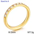 Elegante anello a fascia da 3mm in acciaio al titanio dorato con zirconi chiari - Oro Strass Bianco (KR104543-K)