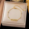 Elegante pulsera de acero de titanio chapado en oro de 18k con cristales móviles - Diamante Blanco Deslizante (E2516) / Dorado