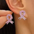 Elegante rosa Schleifen-Ohrstecker zur Sensibilisierung für Brustkrebs mit Strasssteinen. - Pave Strass Band Stil (0138)