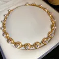 Elegante vergoldete Halskette im französischen Vintage-Stil mit weißen Perlen für Damen - 48# Halskette Französisches Reliefmuster