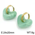Elegante groene gemarmerde hars hart oorbellen met goud gedraaide metalen ring - 24x20mm / Groen