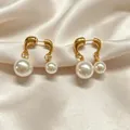 Elegante gouden pareloorbellen voor tweezijdig gebruik op zijde - Kunstmatige Parel Hanger (F113) / KC Goud