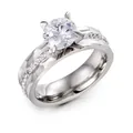 Eleganter Titanstahl Solitärring mit rundem Brillantschliff-Mittelstein und Seitenakzenten - Größe 11 / Damenstil (KR35835-K) / Stahlfarben