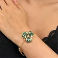 Elegante pulsera de flores de esmalte verde con cadena dorada para mujer estilo bosque - Pulsera (11897) / Verde