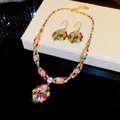 Detailopname van luxe kleurrijke zirkon halsketting en bijpassende oorbellen op geschenkdoos - 2-delige Set Ketting en Oorhaken (34#) / Goud-Meerkleurig