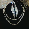 Elegante zilverkleurige zirkonia kwastje sieradenset met fonkelende ketting en oorbellen op fluweel. - Ketting En Oorbellen (54#) / Goud