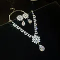 Elegante, sprankelende zirkonia ketting- en oorbellenset met bloempatronen en druppels - Ketting En Oorbellen (61#) / Zilver-Wit