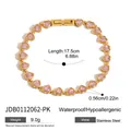 Dettaglio di un braccialetto in acciaio inossidabile placcato oro con zirconi rosa a cuore - Stile Zirconia a Cuore Rosa (JDB0112062-PK) / Lunghezza 17.5cm Larghezza 0.56cm