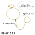 Vue détaillée du bracelet de doigt en acier doré avec des zircons multicolores - Style Zircone Multicolore (NB-B1583)