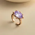 Eleganter verstellbarer Ring in Roségold mit einem ovalen lila Edelsteinbesatz. - Gold-Lila