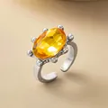 Eleganter silberner verstellbarer offener Ring mit großem facettiertem gelbem Edelstein - Silber-Kaffee