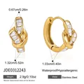 Orecchini a cerchio a doppio nodo in acciaio inossidabile dorato con zirconi chiari - Stile a Doppio Nodo (JDE0312243)