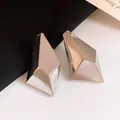 Elegante geometrische Silber-Ohrstecker mit spiegelndem Metallic-Finish für Damen - Geometrischer Rhombus-Stil / 1 Paar Packung / Silber
