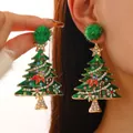 Elegante Weihnachtsbaum-Ohrringe mit bunten Strasssteinen und weichen grünen Bommeln - Weihnachtsbaum-Ohrstecker mit grünem Bommel (A-1451)