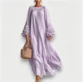 Elegante abito lungo lavanda con maniche a balze a strati e dettaglio in tessuto stropicciato - Viola chiaro