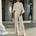 Elegantes weißes Set bestehend aus Oberteil mit Stehkragen und weiten Schlitzhosen - S / Oberteil Und Unterteil / Weiß