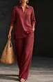 Vista dettagliata del completo bordeaux con top a V e pantaloni larghi in misto lino - Taglia S / Top E Pantaloni / Borgogna