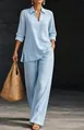 Donna che indossa un set casual azzurro con scollo a V e maniche lunghe con tasche - Taglia S / Top E Pantaloni / Azzurro