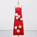 Detalle de vestido largo rojo de tirantes con aplicaciones florales 3D y tallos verdes - S / Vestidos / Rojo