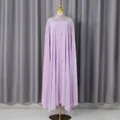 Elegante lavendelkleurige capejurk met strass-kraag voor luxe avondkleding en feesten. - S / Dresses / Paars