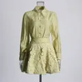Elegantes hellgrünes Langarmhemd mit Knopfleiste und Set aus Minirock mit floraler Spitze Damen - S / Oberteil Und Unterteil / Grün