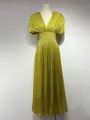 Elegantes lindgrünes Maxikleid mit V-Ausschnitt und Plisseefalten für den Sommer. - Grün