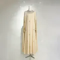 Elegante champagne cape avondjurk met luxe kralenhalslijn en kristallen ster details - S / Dresses / Abrikoos
