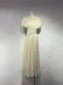 Elegantes plissiertes Abendkleid mit V-Ausschnitt in Champagner und tailliertem Schnitt - Aprikose