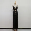 Elegante vestido de noche plisado negro con tirantes finos y detalles de mariposas. - S / Top Y Pantalón / Negro