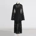 Détail d'une élégante robe longue en dentelle noire de style français avec broderie - S / Robes / Noir