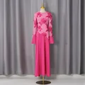Elegante abito rosa a maniche lunghe con ricamo floreale e raffinato design patchwork - Taglia L / Vestiti / Rosso rosa