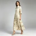 Vista completa de un elegante vestido largo de flores estilo francés con lazo en cintura - Talla única / Vestidos / Albaricoque