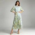 Elegante vestido largo de verano con rayas florales y cinturón de cuerda con borlas - Talla única / Vestidos / Printing