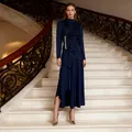 Elegante abito blu scuro a maniche lunghe con orlo irregolare e dettaglio in strass - Taglia S / Vestiti / Blu