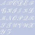 Vue détaillée de 26 écussons alphabétiques brodés blancs A-Z en cursive pour la décoration DIY - Ensemble de 26 lettres A-Z
