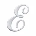 Vue détaillée du patch brodé lettre E blanche avec dimensions 4,66 cm par 4,2 cm - Lettre E