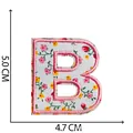 Écusson brodé lettre B à motifs floraux pour DIY décoration, taille 5,0 x 4,7 cm - Lettre B